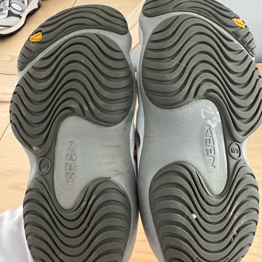 Keen Yogui Arts slides, size 5, EUC - Picture 3 of 3